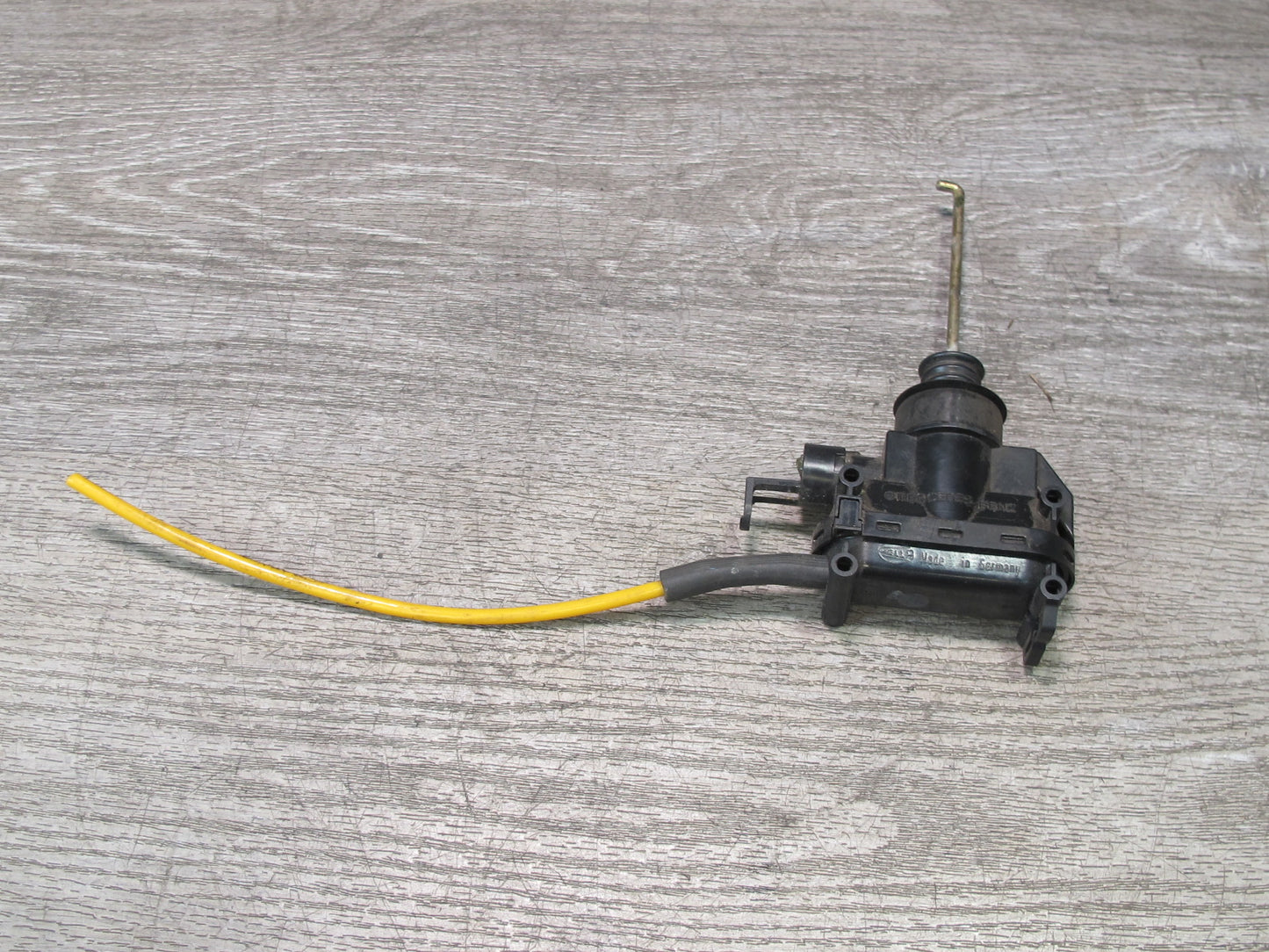 86-89 Mercedes R107 560SL Front Left Driver Door Lock Vacuum Actuator OEM