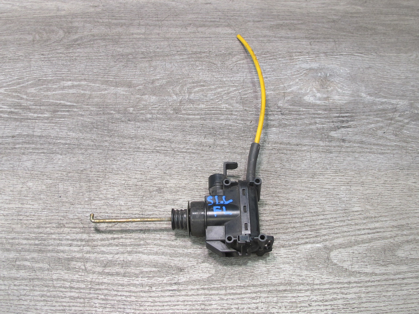 86-89 Mercedes R107 560SL Front Left Driver Door Lock Vacuum Actuator OEM