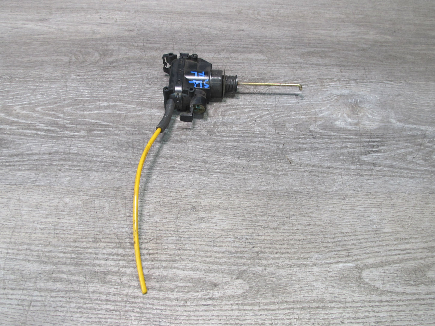 86-89 Mercedes R107 560SL Front Left Driver Door Lock Vacuum Actuator OEM