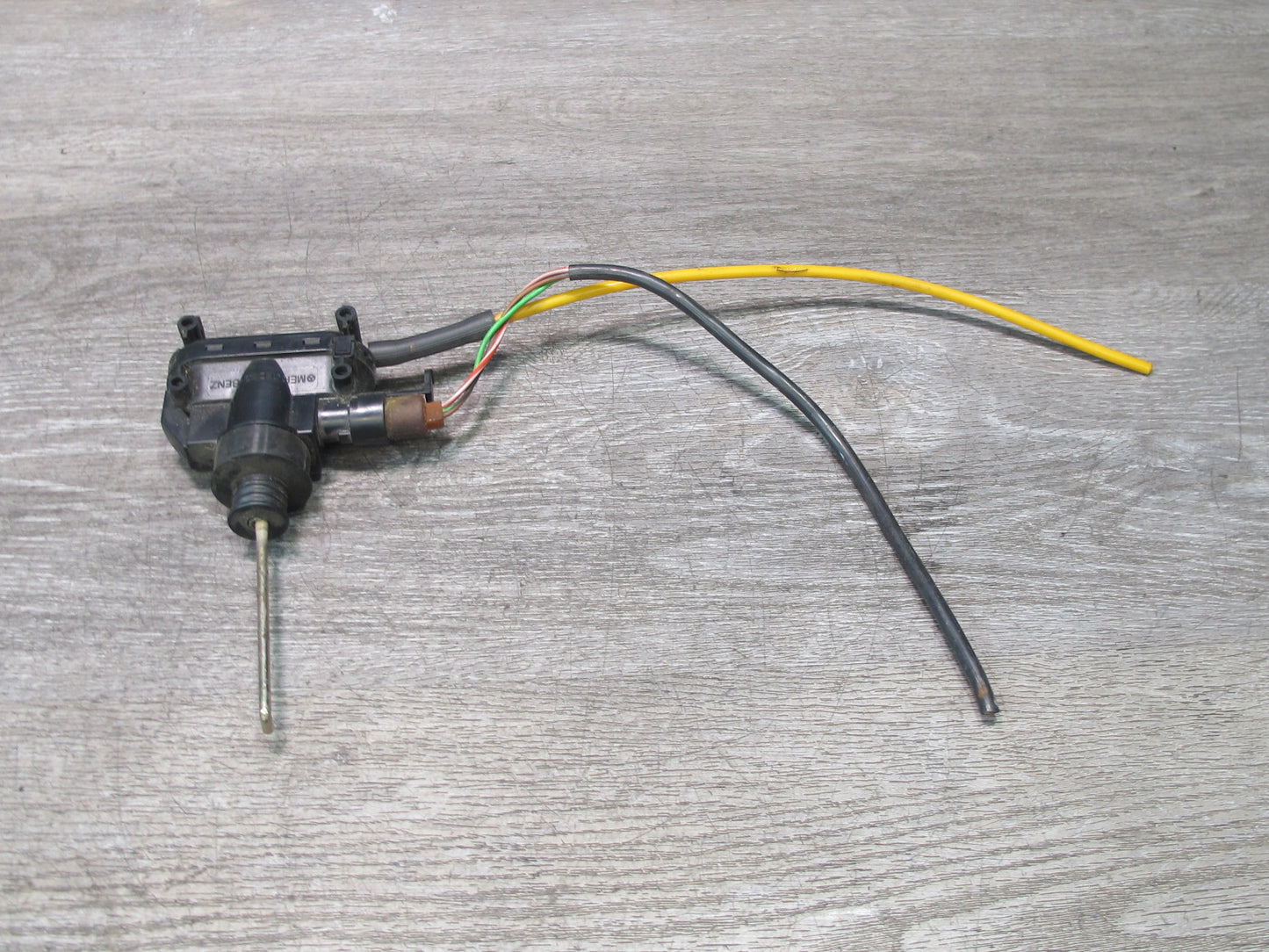 86-89 Mercedes R107 560SL Front Right Passenger Door Lock Vacuum Actuator OEM