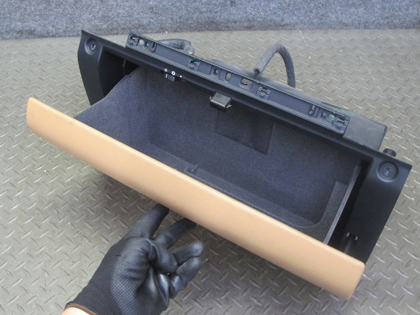2003-2010 Porsche Cayenne 955 957 Dash Glove Box Compartment Storage