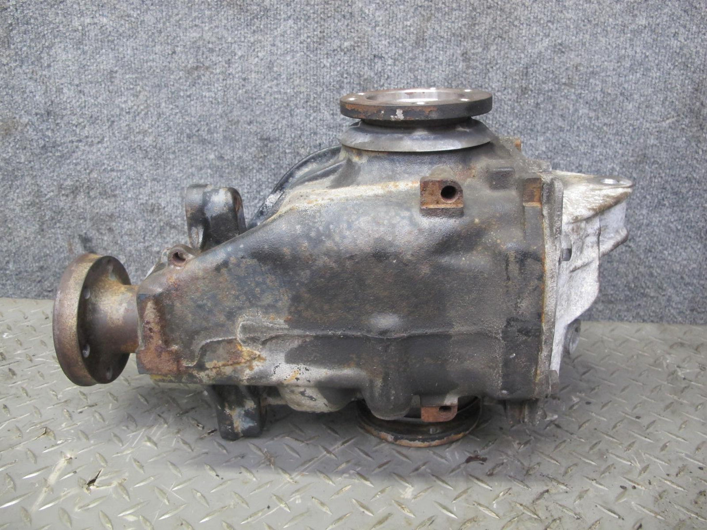 01-06 BMW E46 330i 330CI M/T Manual Rear Differential Carrier 3.07 Ratio OEM