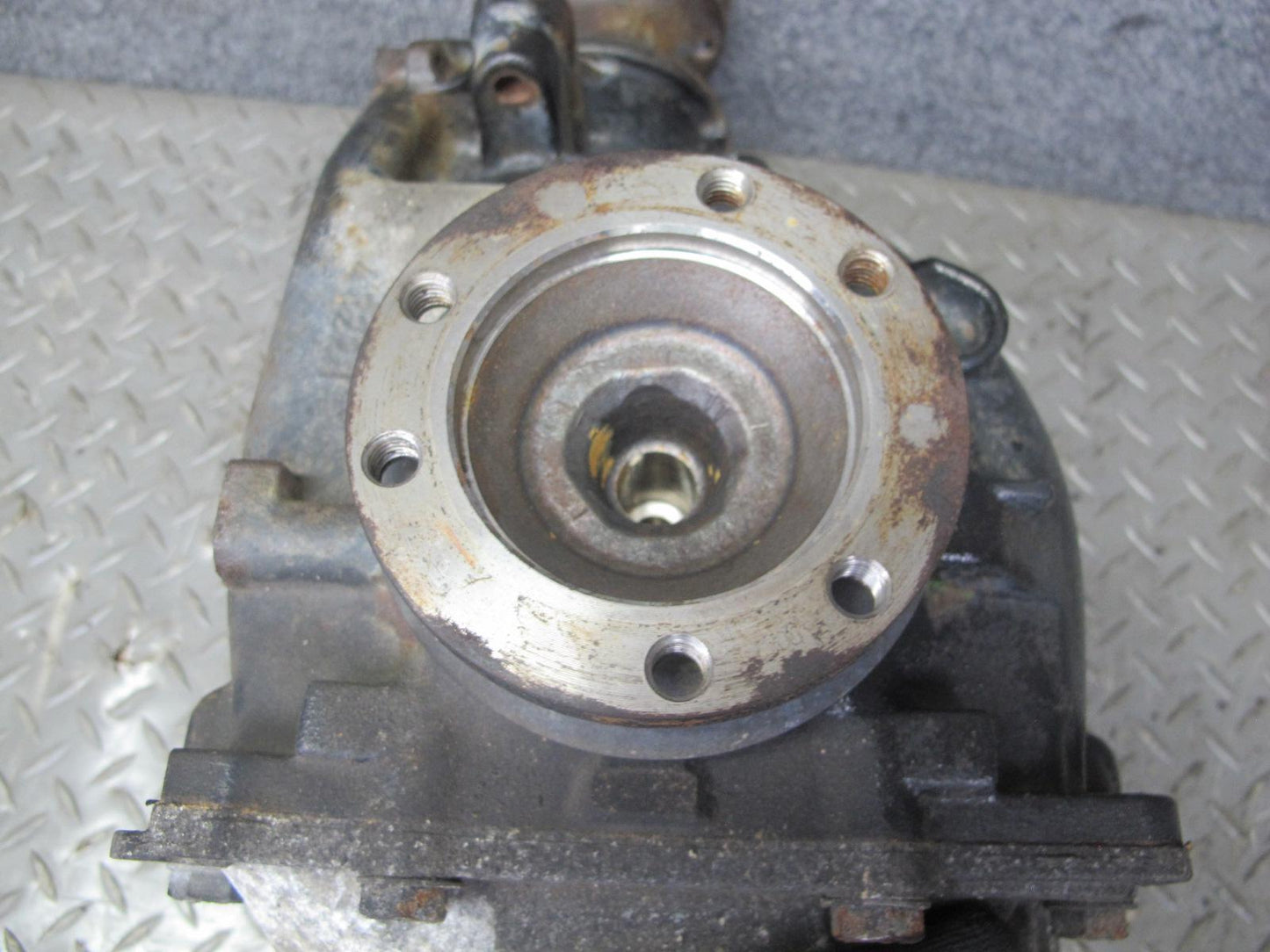 01-06 BMW E46 330i 330CI M/T Manual Rear Differential Carrier 3.07 Ratio OEM