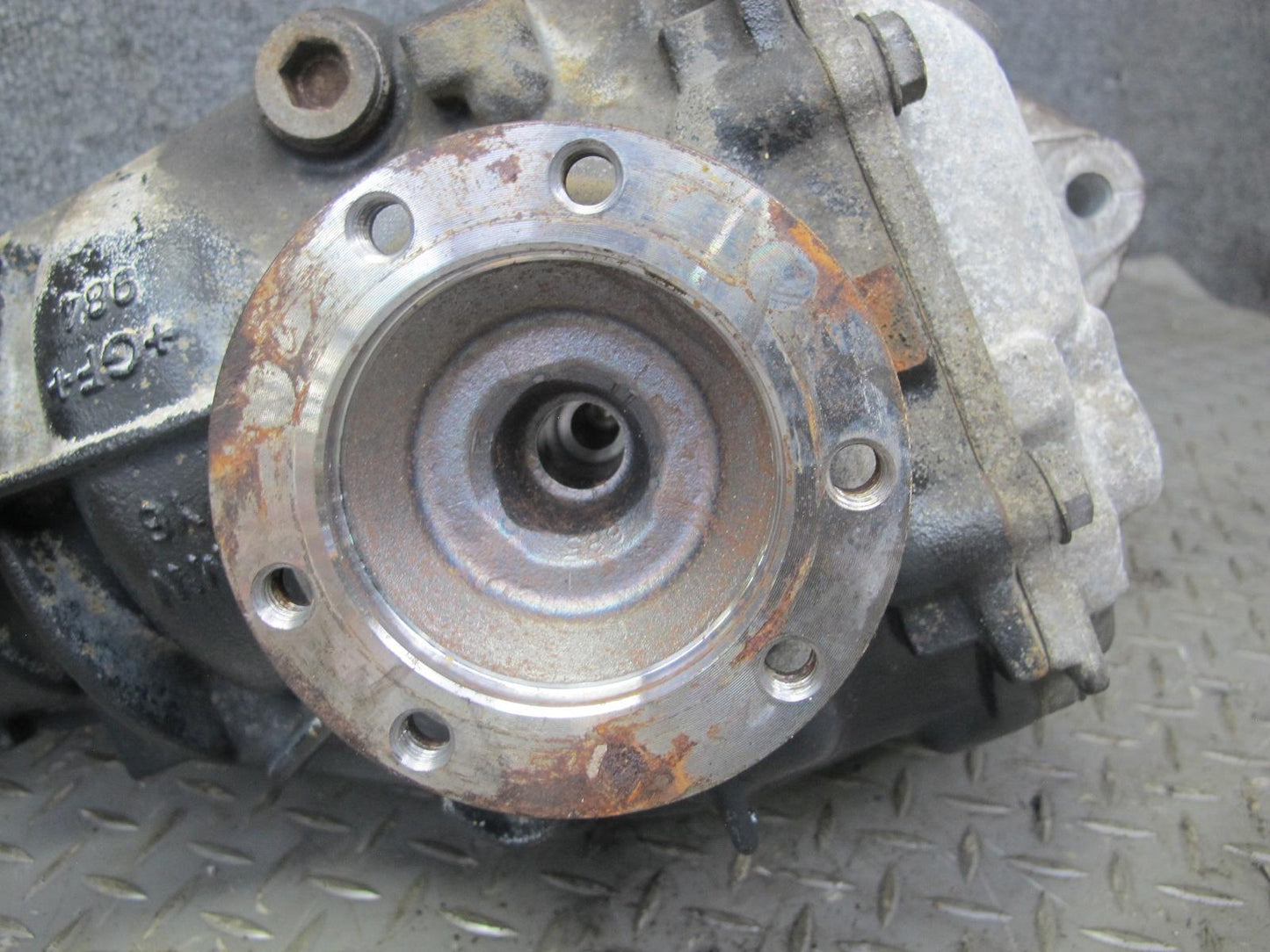 01-06 BMW E46 330i 330CI M/T Manual Rear Differential Carrier 3.07 Ratio OEM