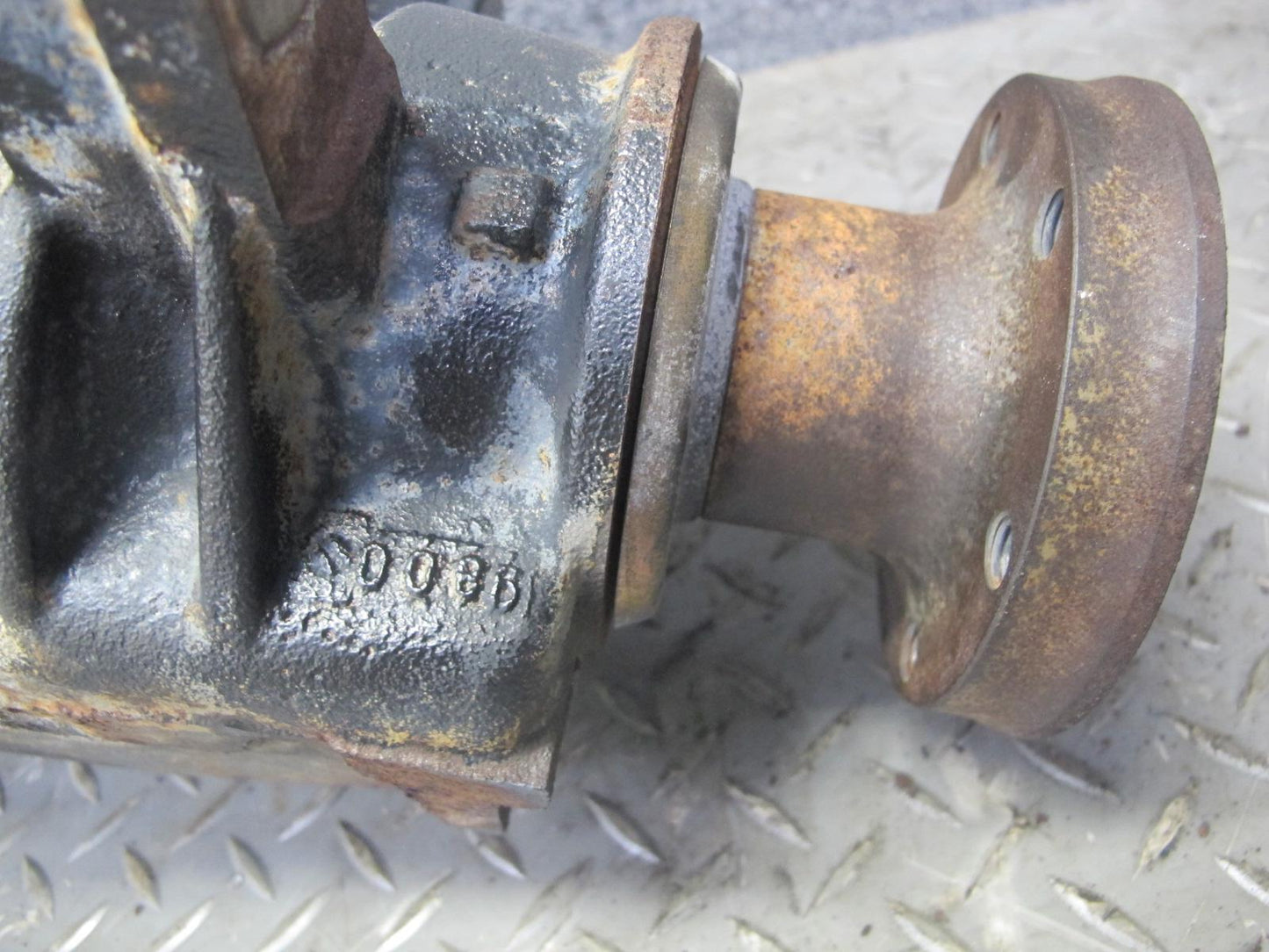 01-06 BMW E46 330i 330CI M/T Manual Rear Differential Carrier 3.07 Ratio OEM