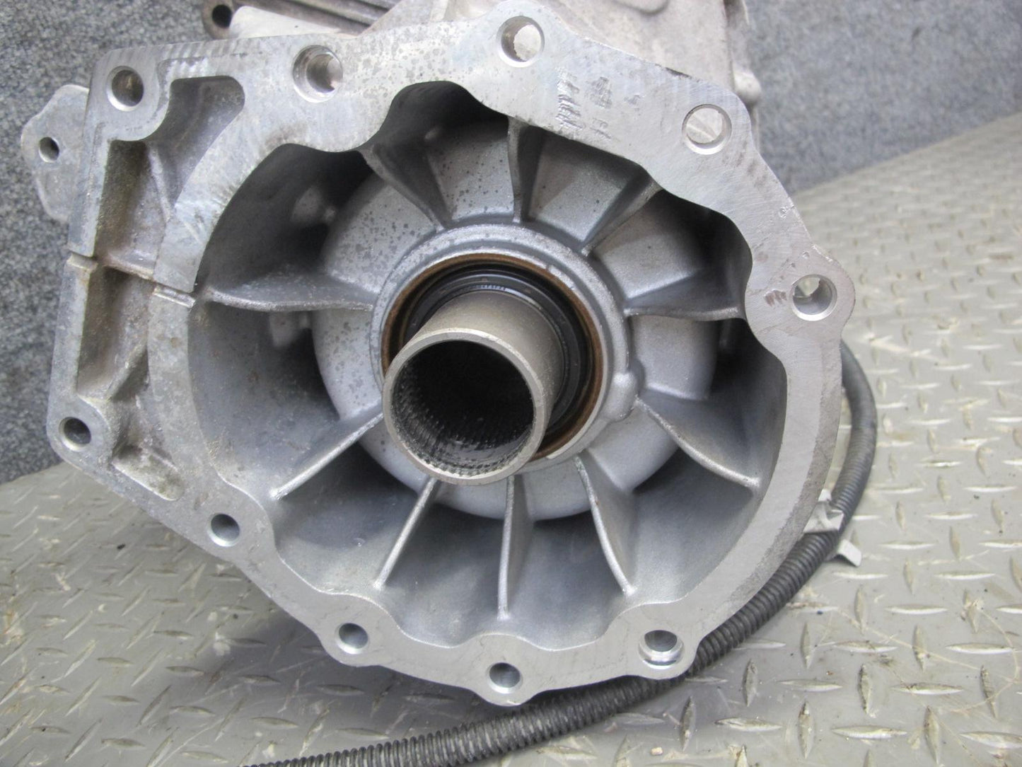 2008-2010 Porsche Cayenne 957 Turbo A/T Transfer Case Box 0AD341041H 159k Miles