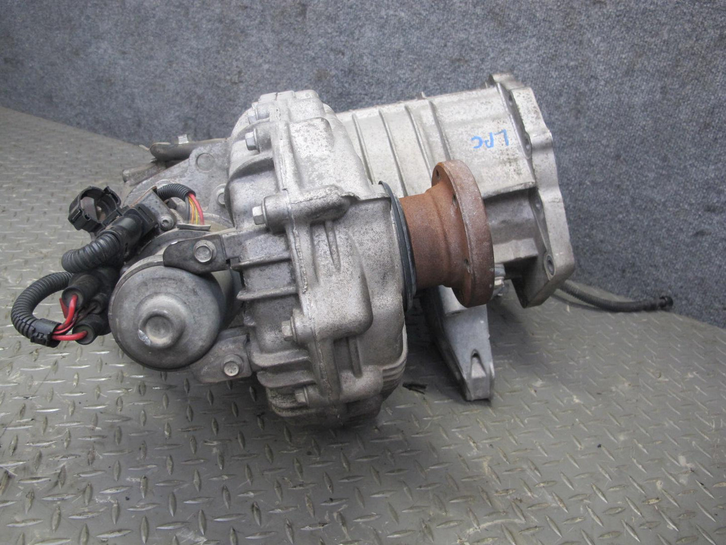 2008-2010 Porsche Cayenne 957 Turbo A/T Transfer Case Box 0AD341041H 159k Miles