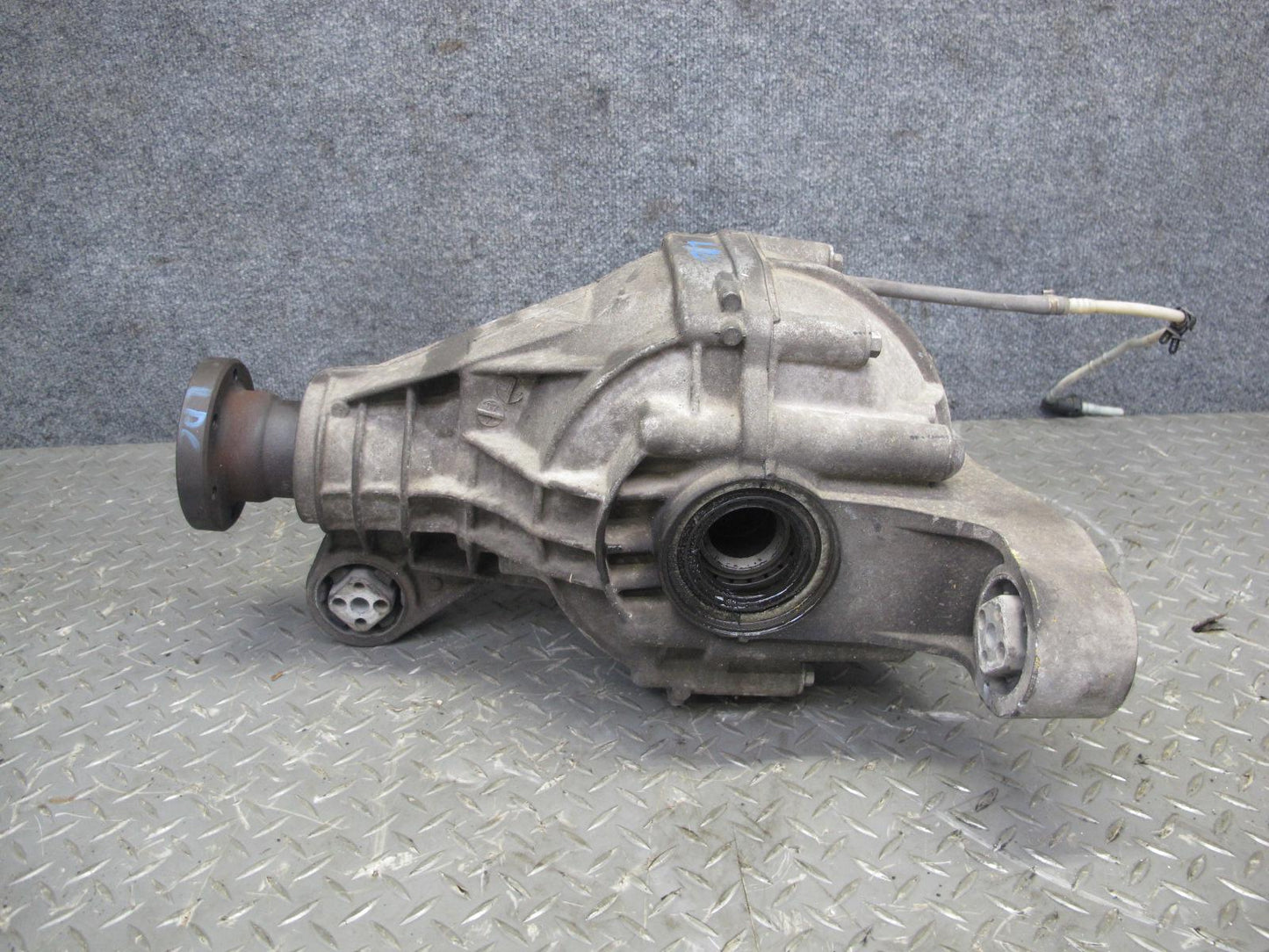 2008-2010 Porsche Cayenne 957 4.8L Turbo Rear Differential Carrier 3.27 Ratio