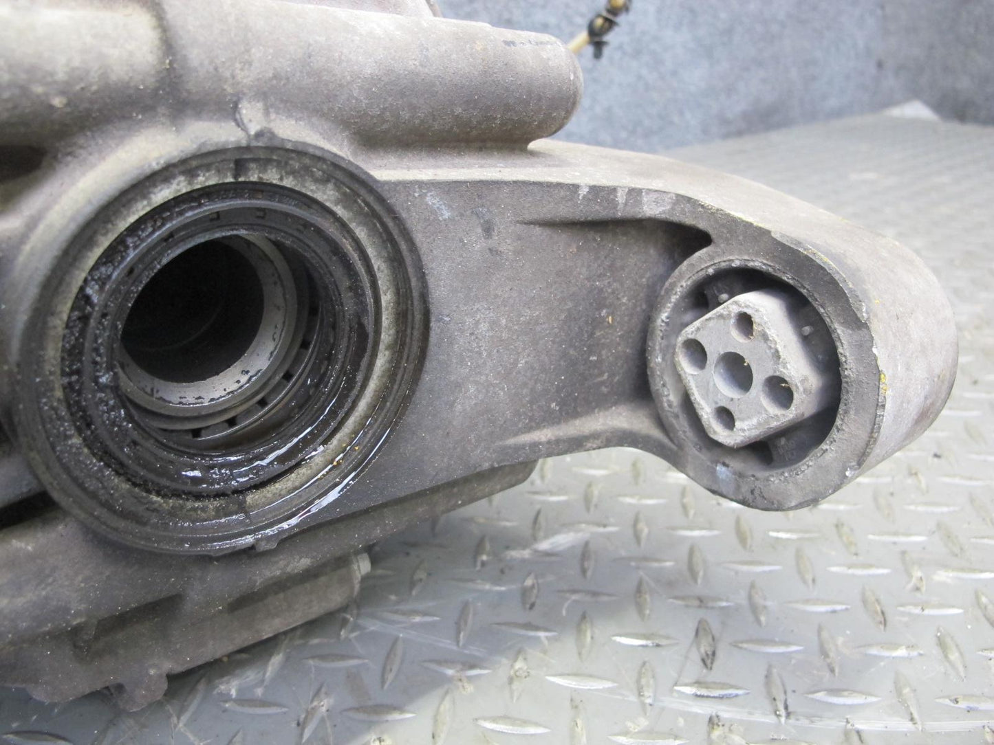 2008-2010 Porsche Cayenne 957 4.8L Turbo Rear Differential Carrier 3.27 Ratio