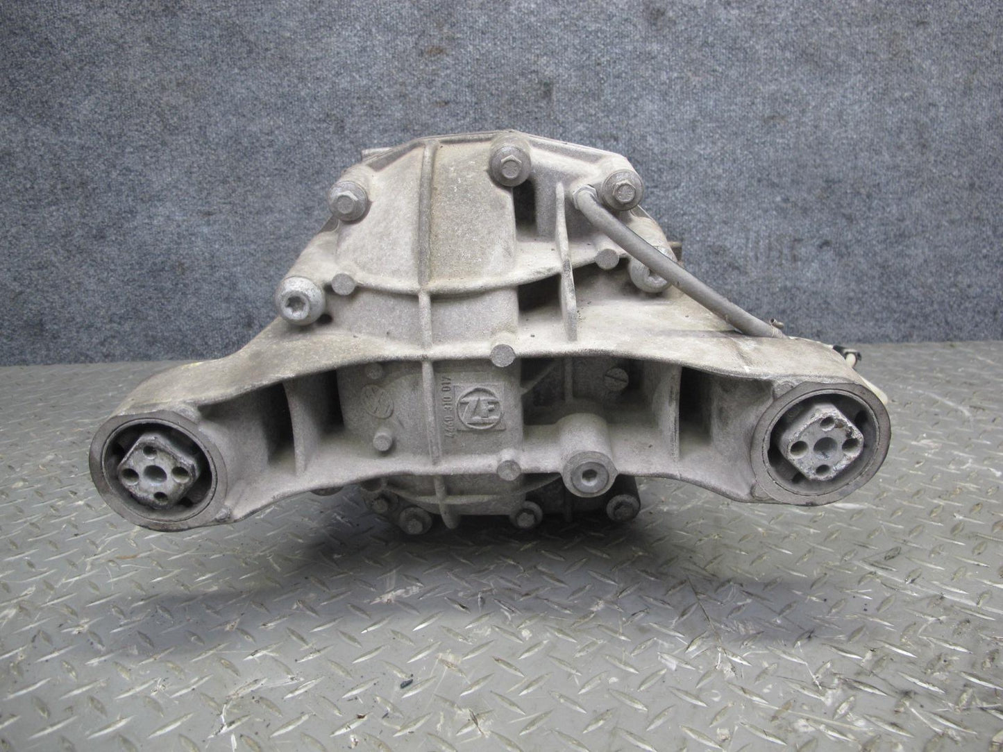 2008-2010 Porsche Cayenne 957 4.8L Turbo Rear Differential Carrier 3.27 Ratio