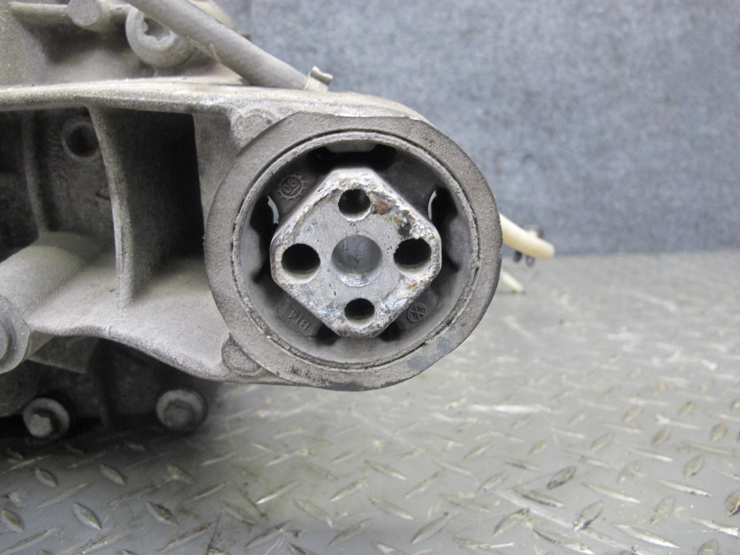 2008-2010 Porsche Cayenne 957 4.8L Turbo Rear Differential Carrier 3.27 Ratio