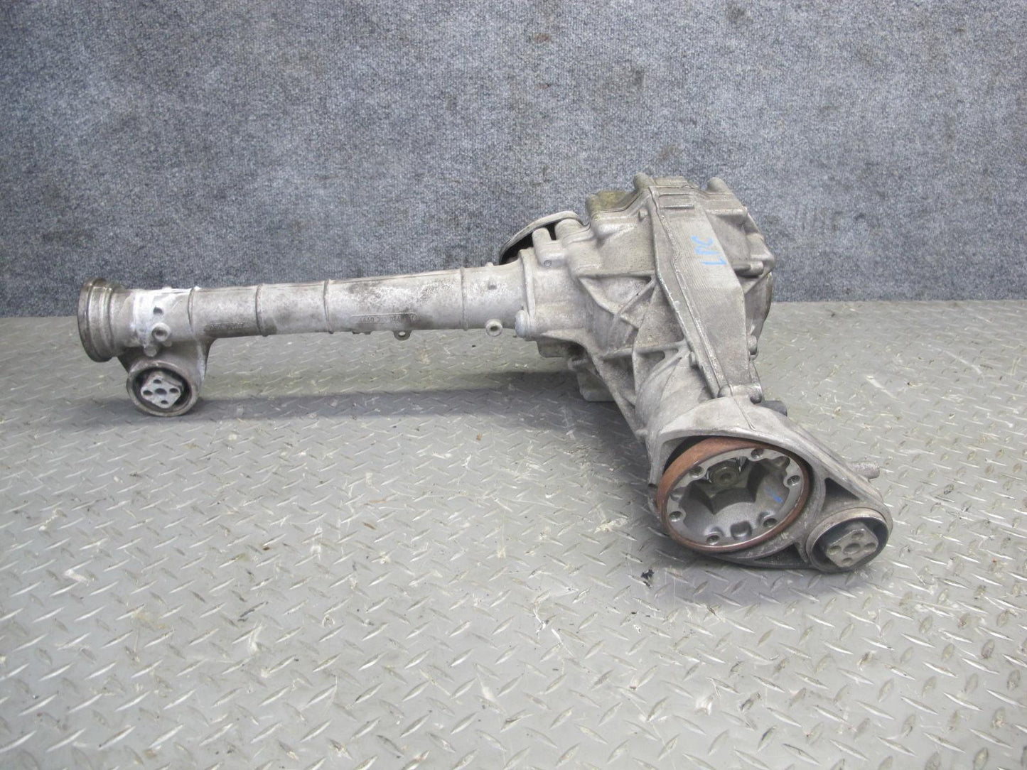 2008-2010 Porsche Cayenne 957 4.8L Turbo Front Differential Carrier 3.27 Ratio