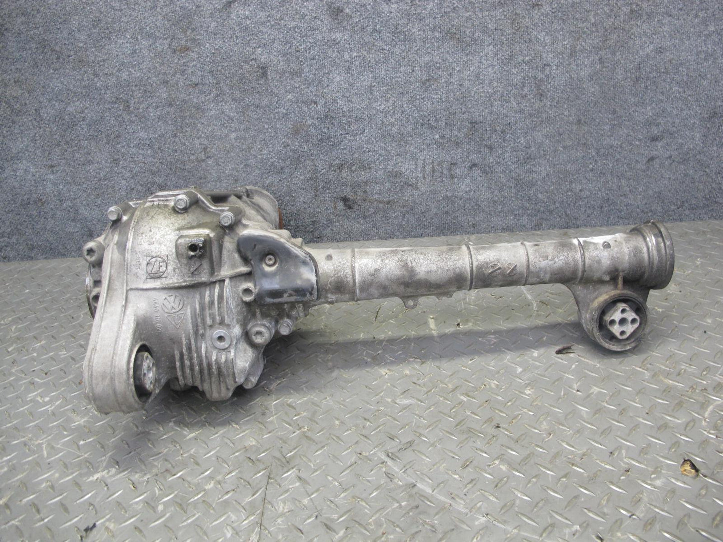 2008-2010 Porsche Cayenne 957 4.8L Turbo Front Differential Carrier 3.27 Ratio