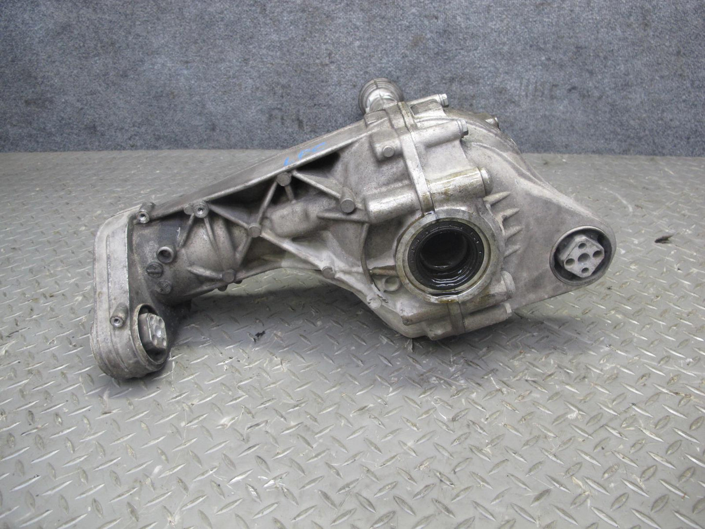 2008-2010 Porsche Cayenne 957 4.8L Turbo Front Differential Carrier 3.27 Ratio
