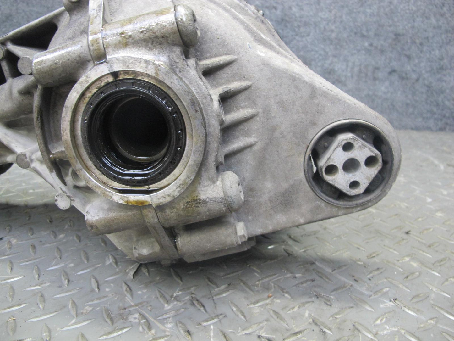 2008-2010 Porsche Cayenne 957 4.8L Turbo Front Differential Carrier 3.27 Ratio