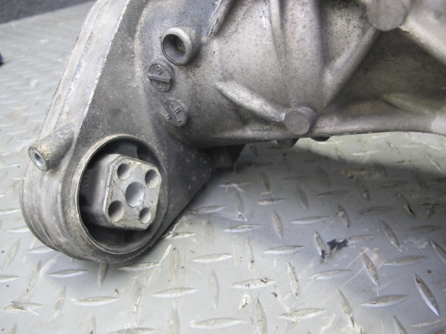 2008-2010 Porsche Cayenne 957 4.8L Turbo Front Differential Carrier 3.27 Ratio