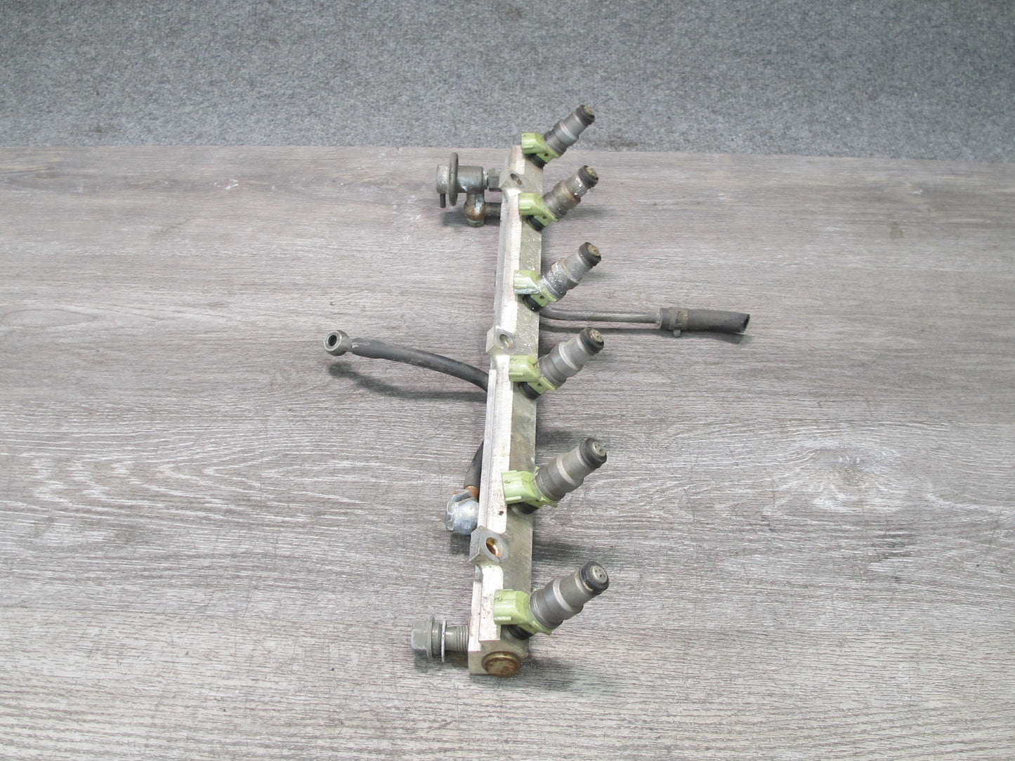 88-89 Toyota Supra MK3 7MGE NA Fuel Rail w Injectors & Pressure Regulator OEM