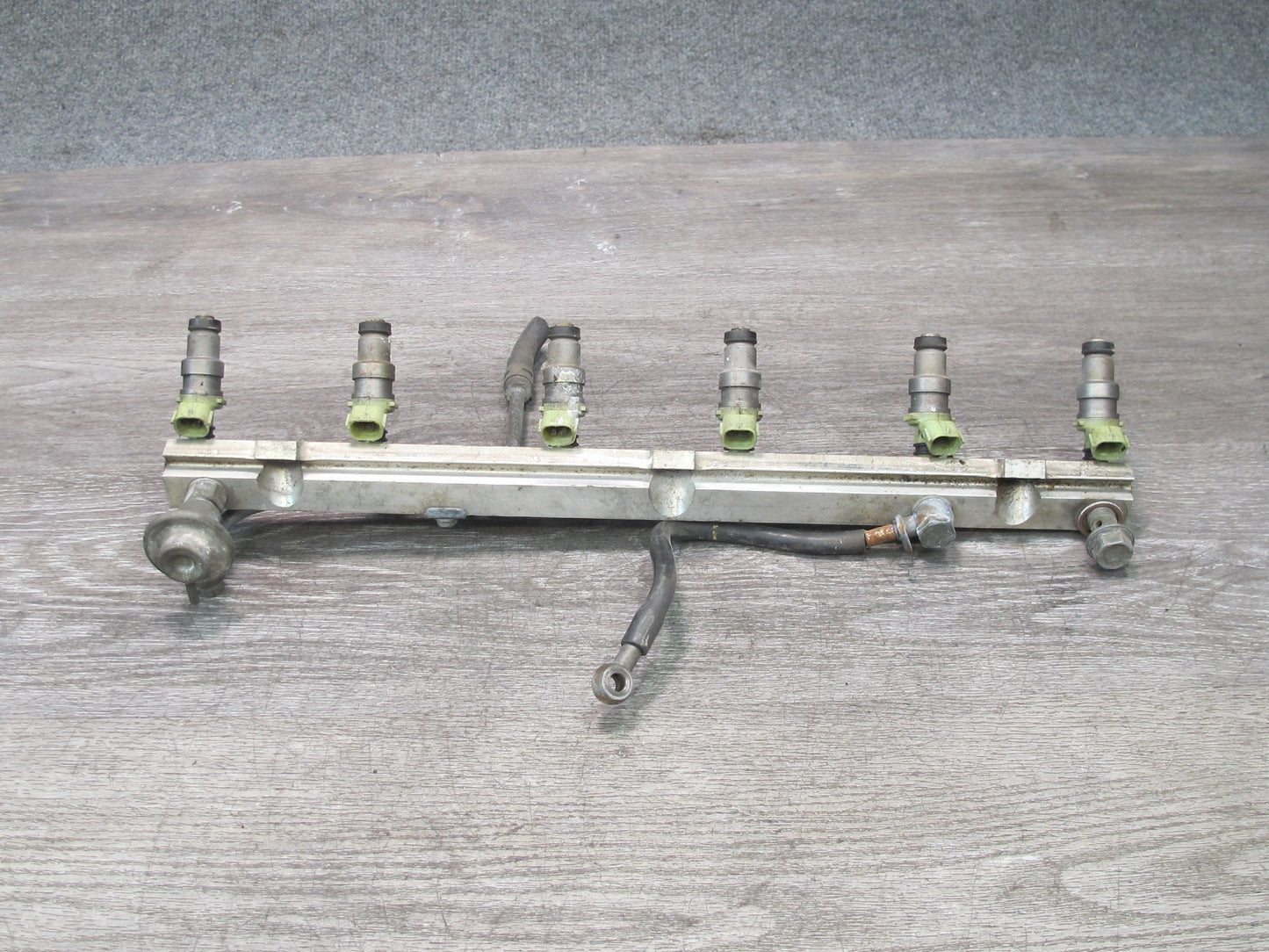 88-89 Toyota Supra MK3 7MGE NA Fuel Rail w Injectors & Pressure Regulator OEM