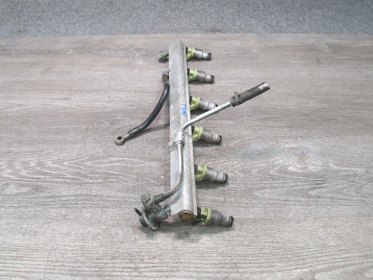 88-89 Toyota Supra MK3 7MGE NA Fuel Rail w Injectors & Pressure Regulator OEM