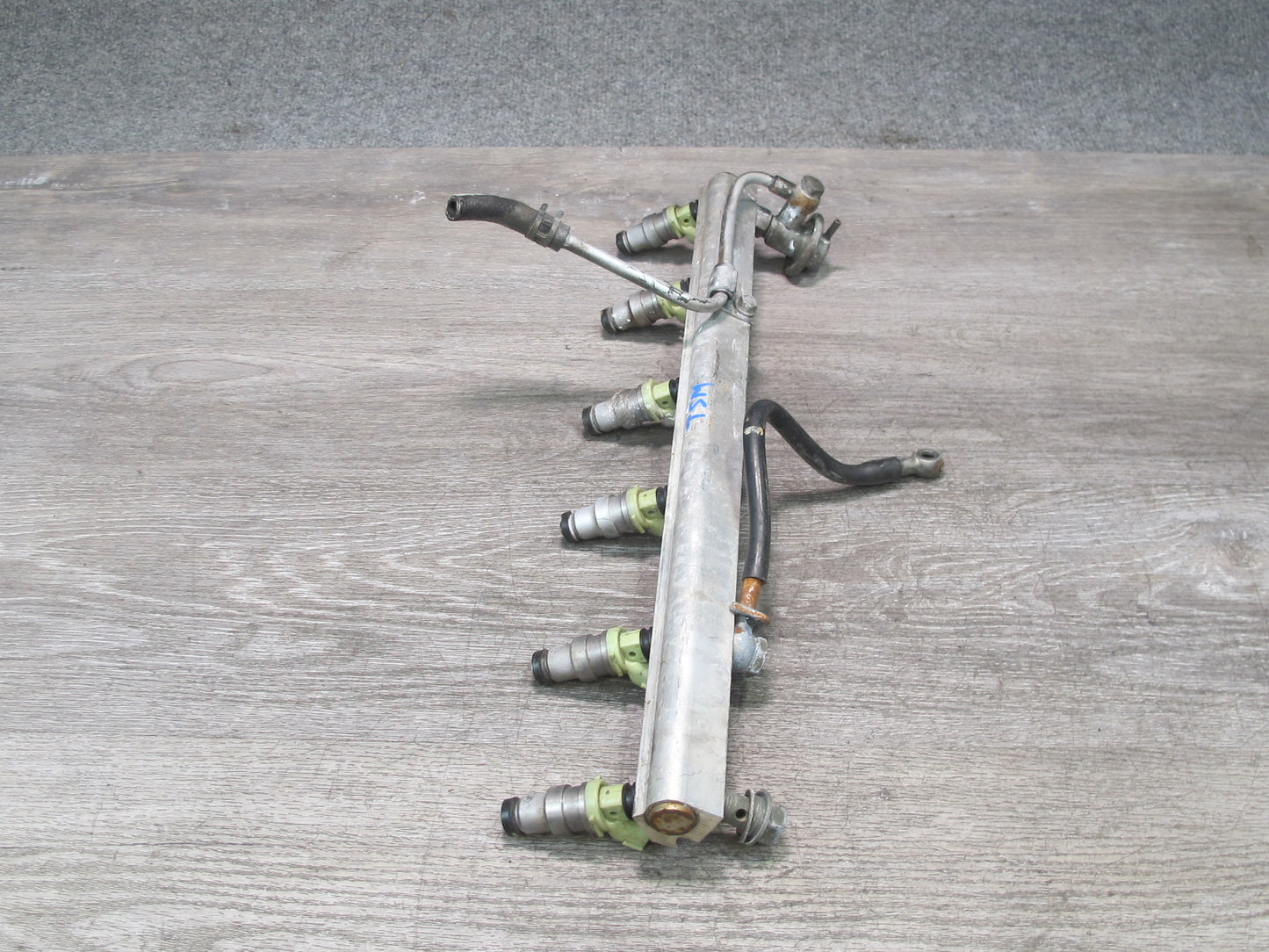 88-89 Toyota Supra MK3 7MGE NA Fuel Rail w Injectors & Pressure Regulator OEM