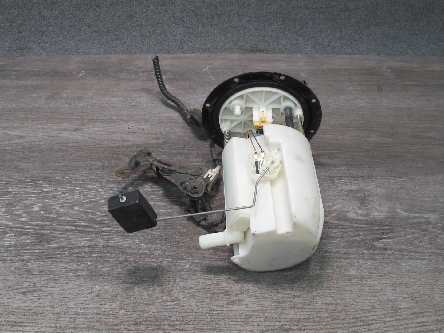 08-09 Lexus UVF46L LS600h Fuel Pump Level Sensor Sending Unit Assembly OEM