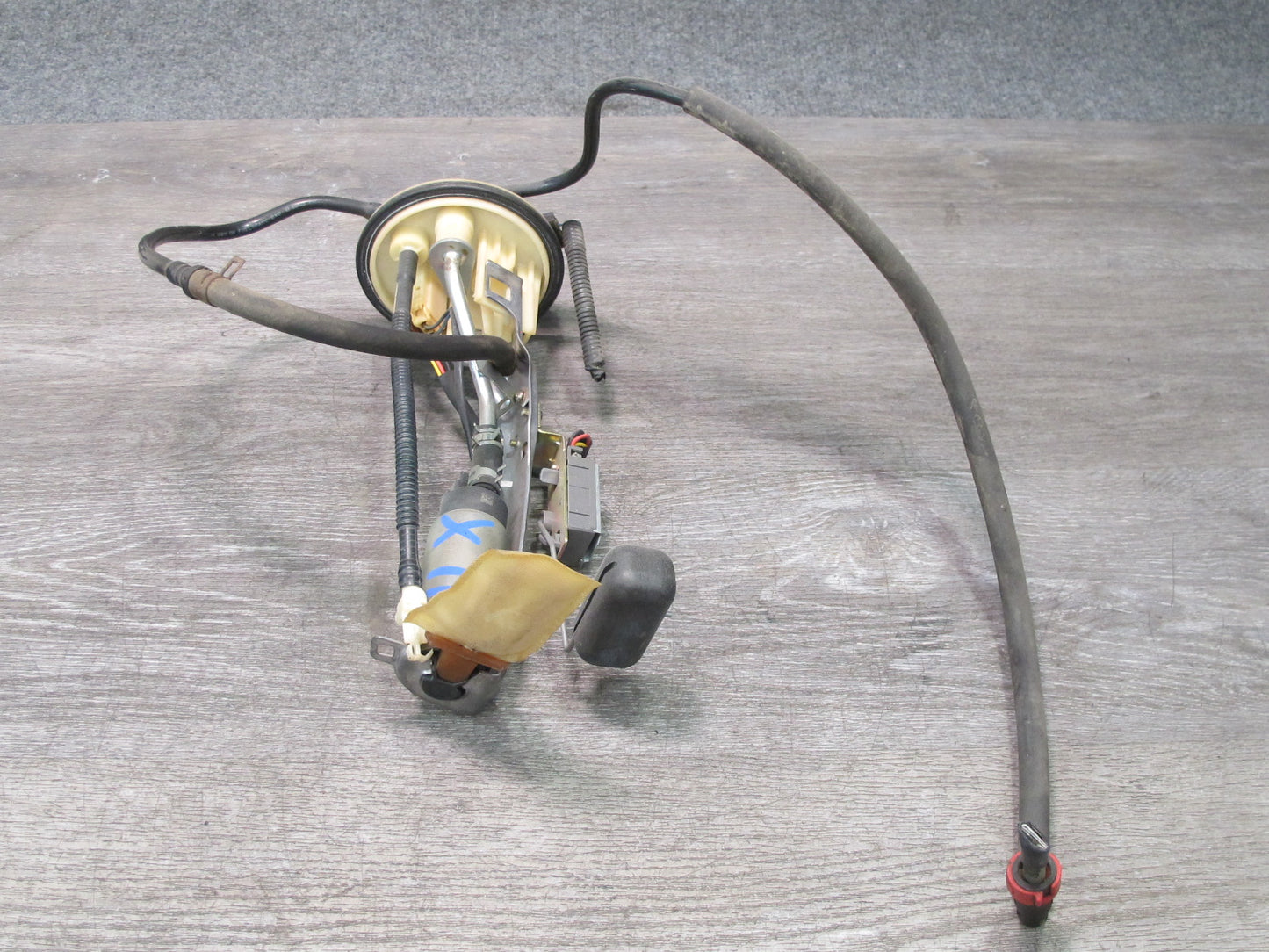 2003-2005 Lexus GX470 Fuel Gas Pump Level Sensor Assembly