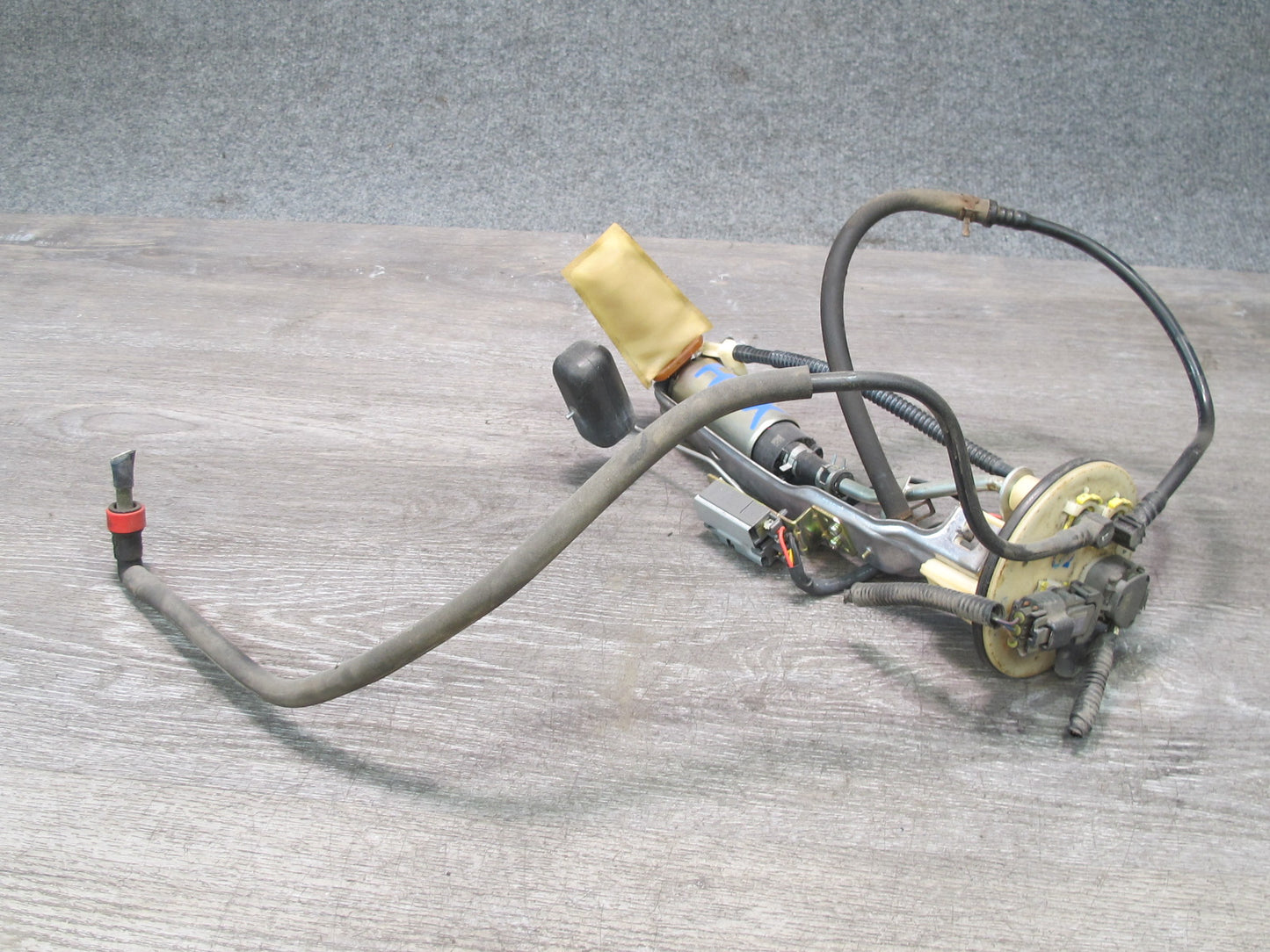 2003-2005 Lexus GX470 Fuel Gas Pump Level Sensor Assembly