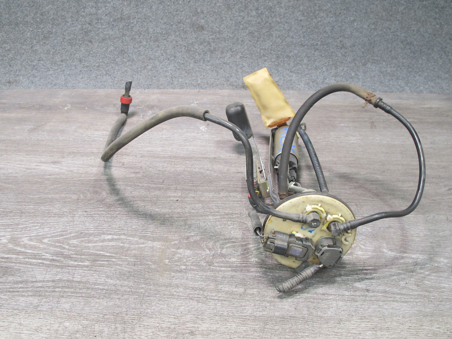 2003-2005 Lexus GX470 Fuel Gas Pump Level Sensor Assembly