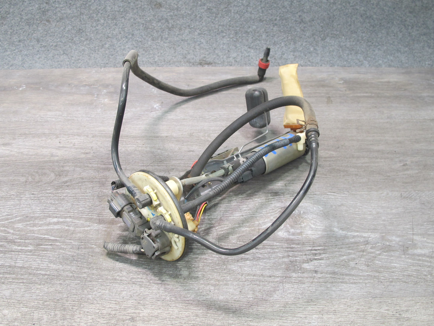 2003-2005 Lexus GX470 Fuel Gas Pump Level Sensor Assembly