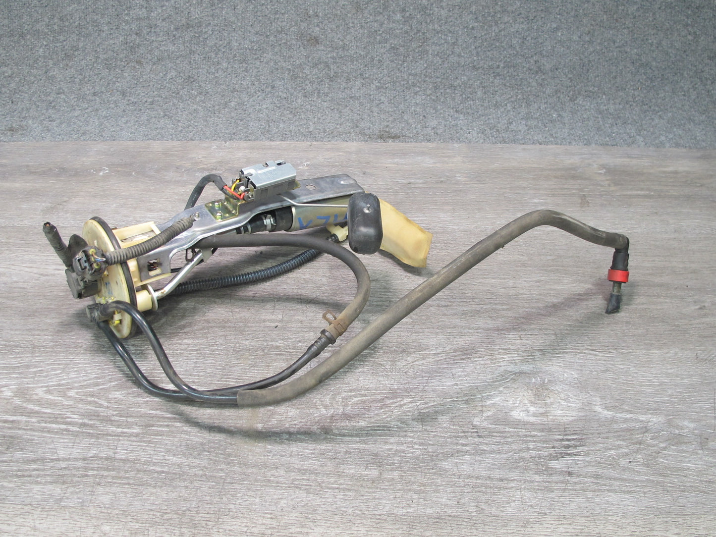 2003-2005 Lexus GX470 Fuel Gas Pump Level Sensor Assembly