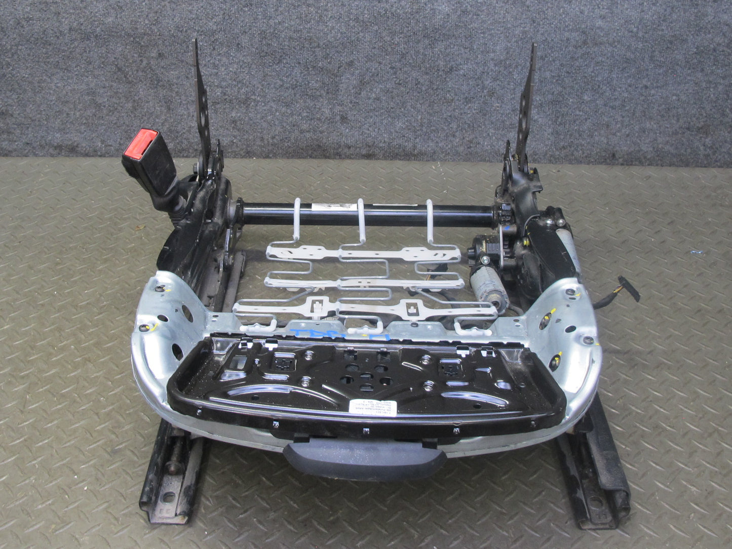12-16 BMW F30 F31 335ix 3-SERIES Front Left Seat Lower Frame Rail Track OEM