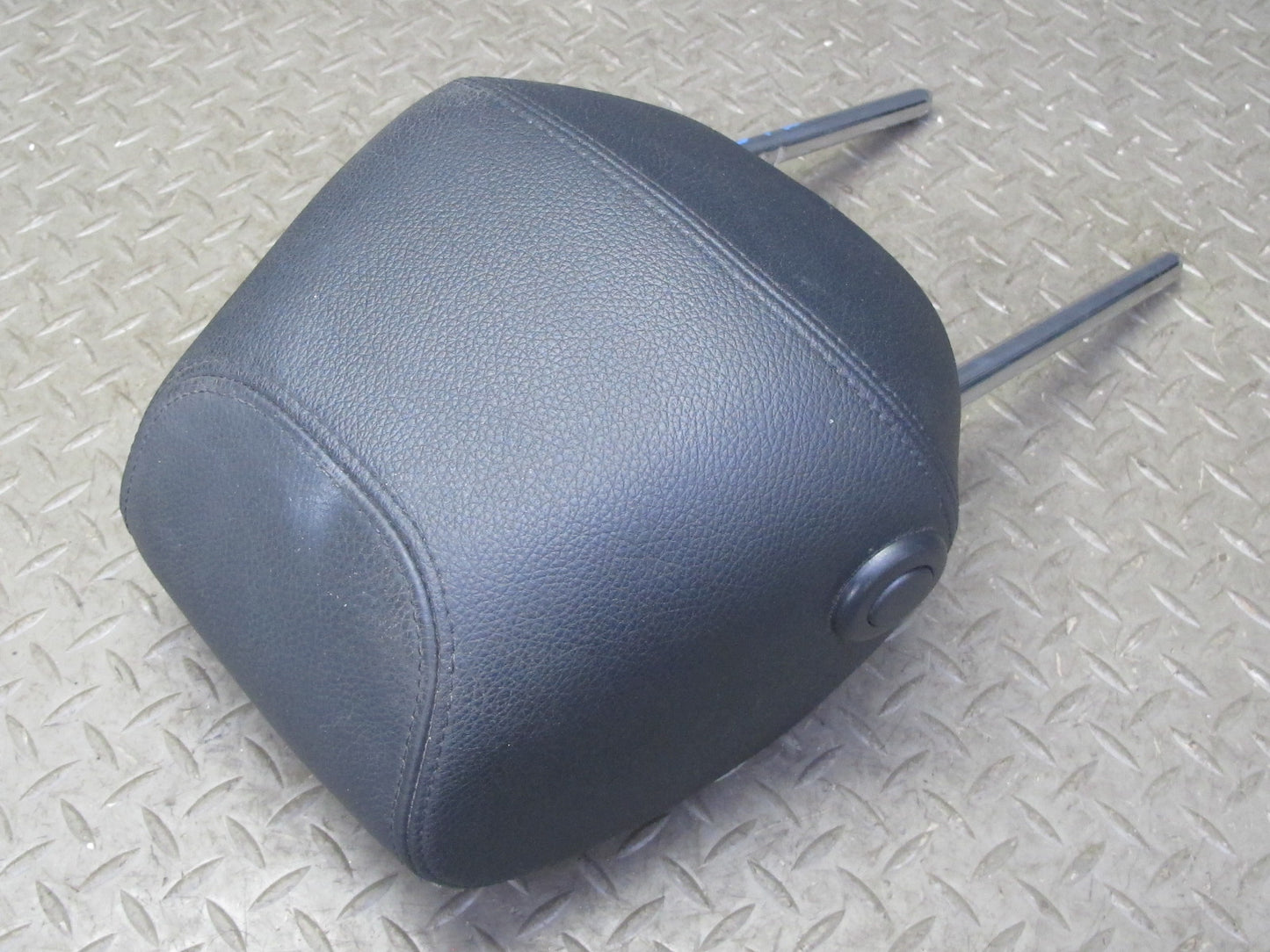 12-18 BMW F30 F31 F34 Front Left or Right Seat Leather Headrest Black OEM