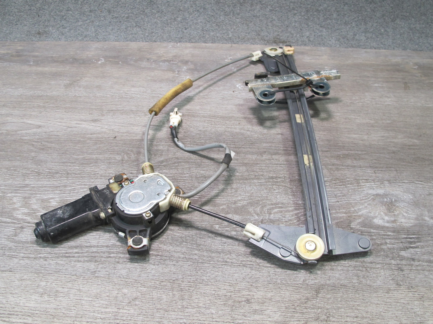 95-00 Lexus UZZ30L SC300 SC400 Right Passenger Door Window Regulator w Motor OEM