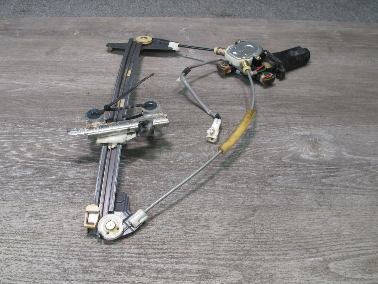 95-00 Lexus UZZ30L SC300 SC400 Right Passenger Door Window Regulator w Motor OEM