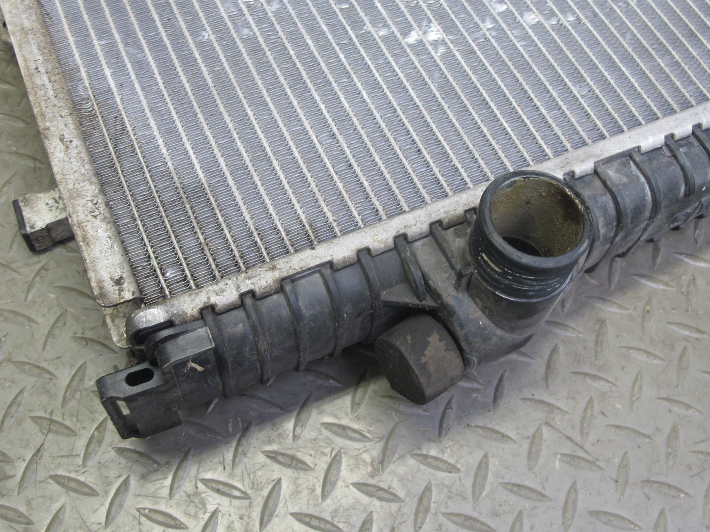 97-98 BMW E36/7 Z3 M52 Engine Cooling Radiator w A/T Transmission Oil Cooler OEM