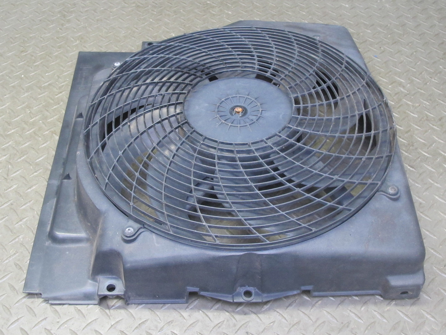 96-99 BMW E36/7 Z3 M44 M52 Engine Cooling Pusher Fan Motor w Shroud 8397474 OEM