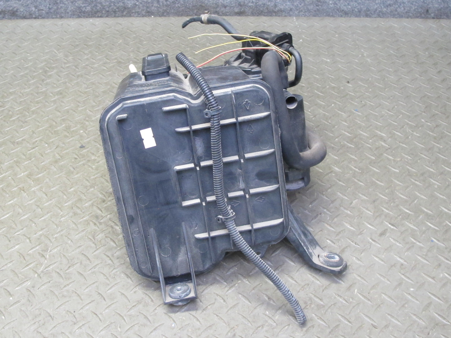 2008-2010 Porsche Cayenne 957 Fuel Emission Vapor Evaporator Charcoal Canister