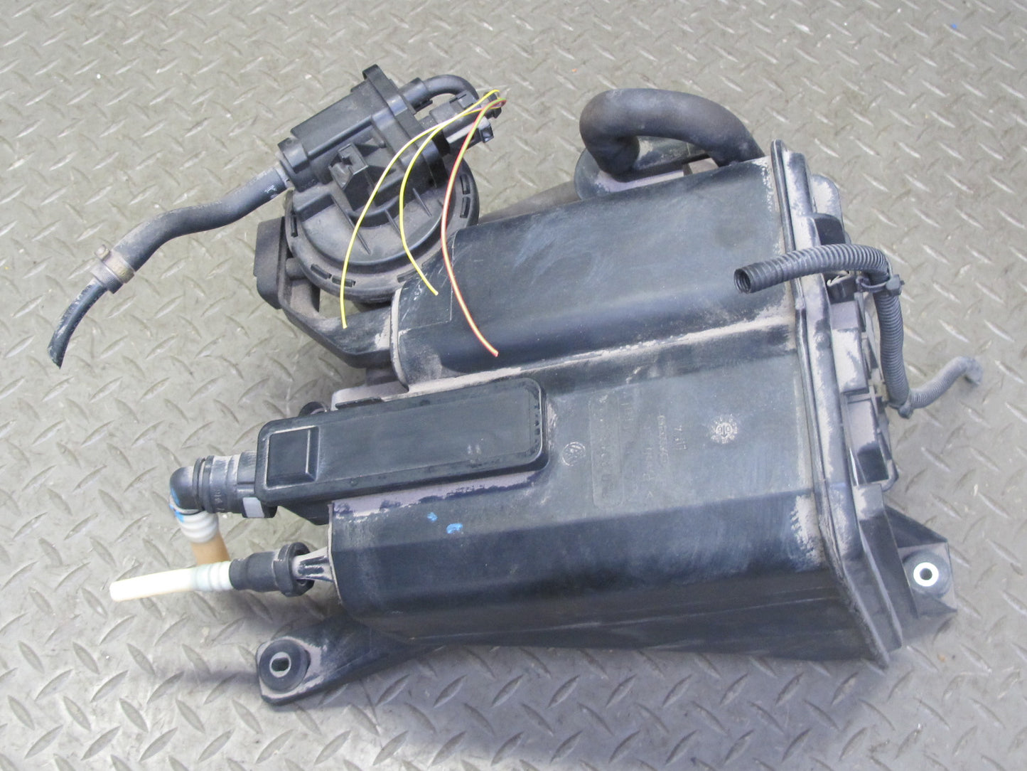 2008-2010 Porsche Cayenne 957 Fuel Emission Vapor Evaporator Charcoal Canister