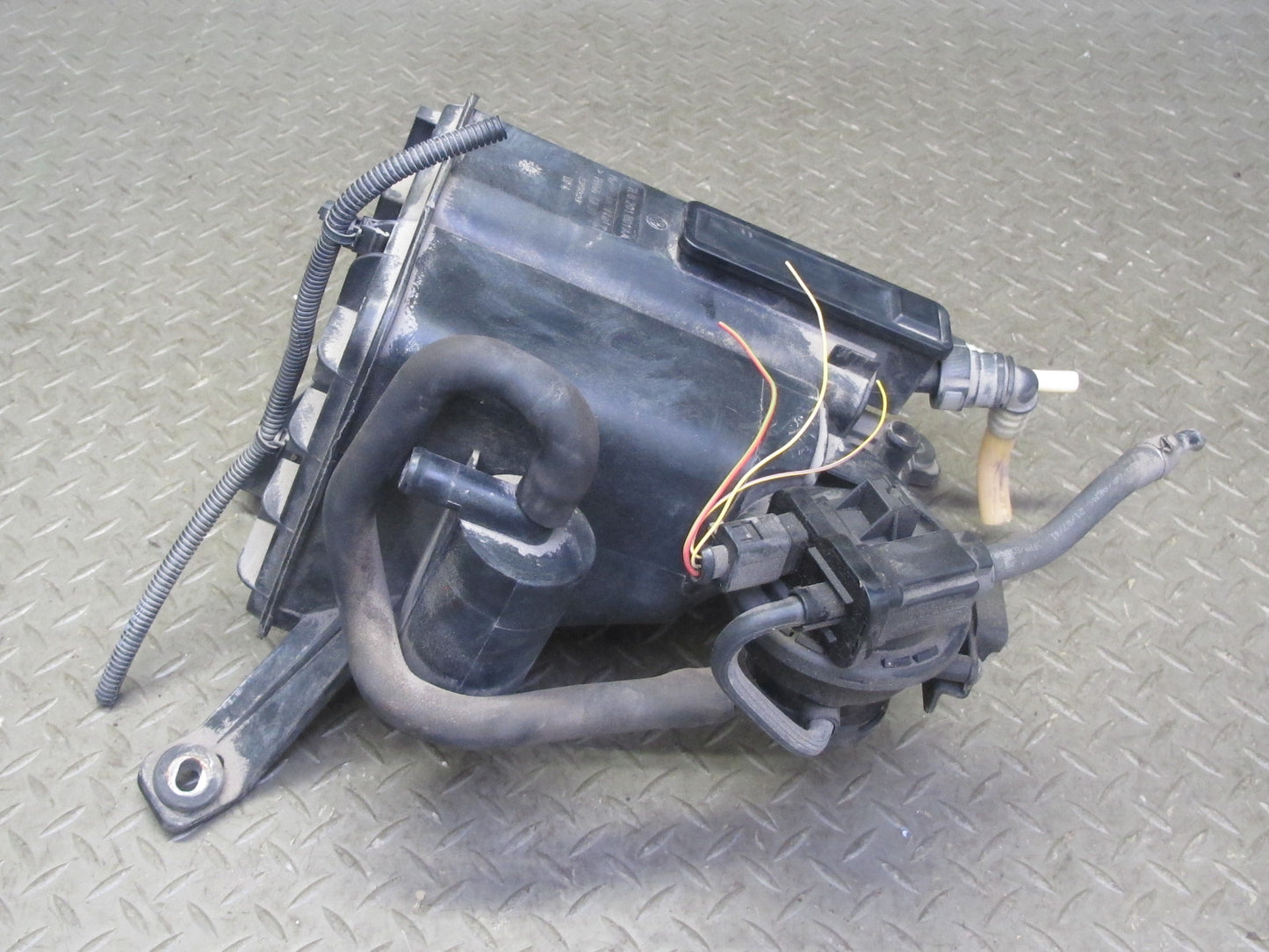 2008-2010 Porsche Cayenne 957 Fuel Emission Vapor Evaporator Charcoal Canister