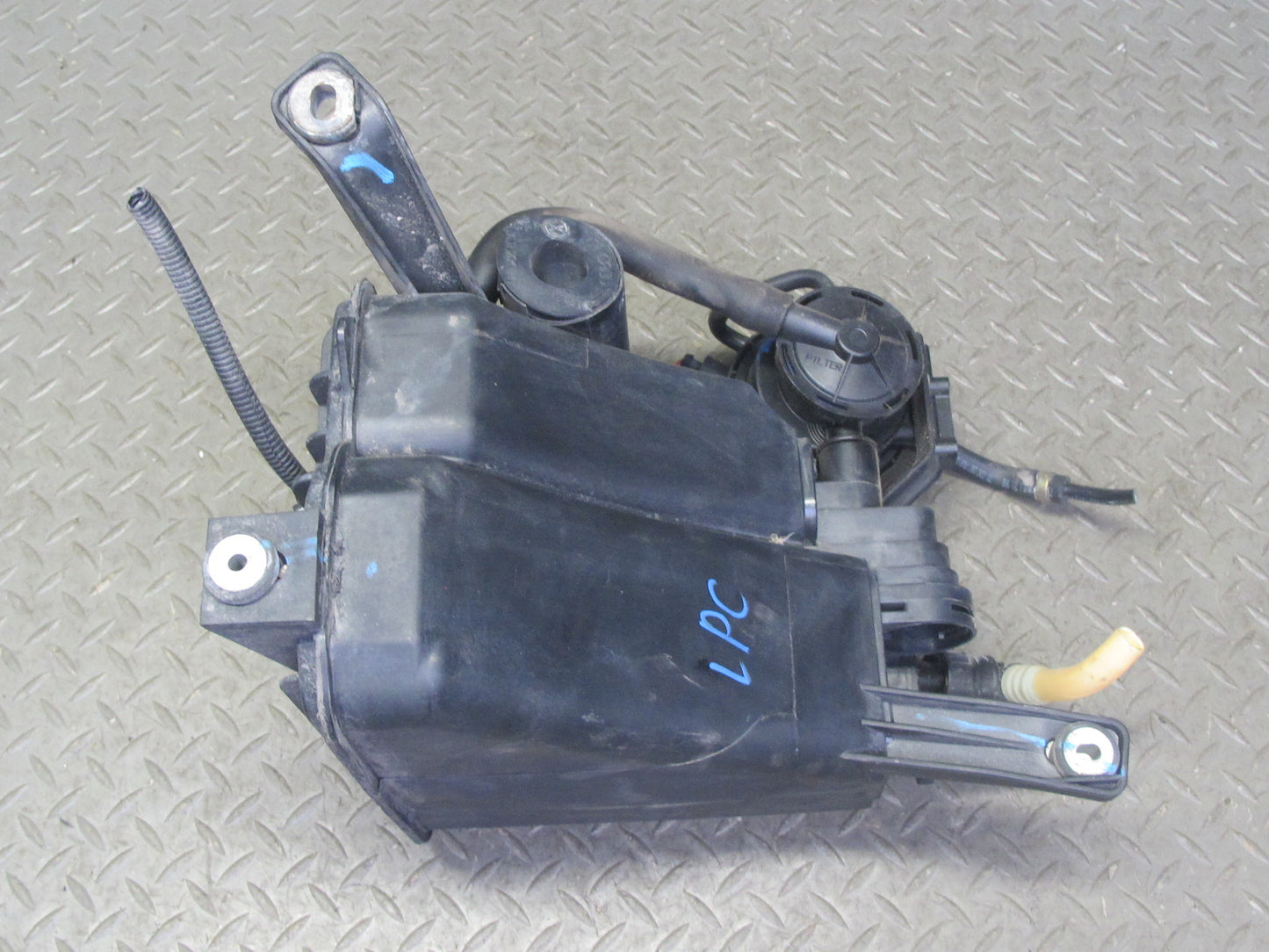 2008-2010 Porsche Cayenne 957 Fuel Emission Vapor Evaporator Charcoal Canister