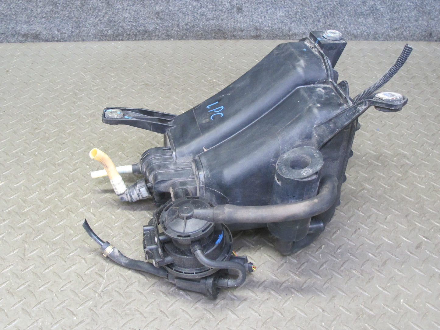 2008-2010 Porsche Cayenne 957 Fuel Emission Vapor Evaporator Charcoal Canister