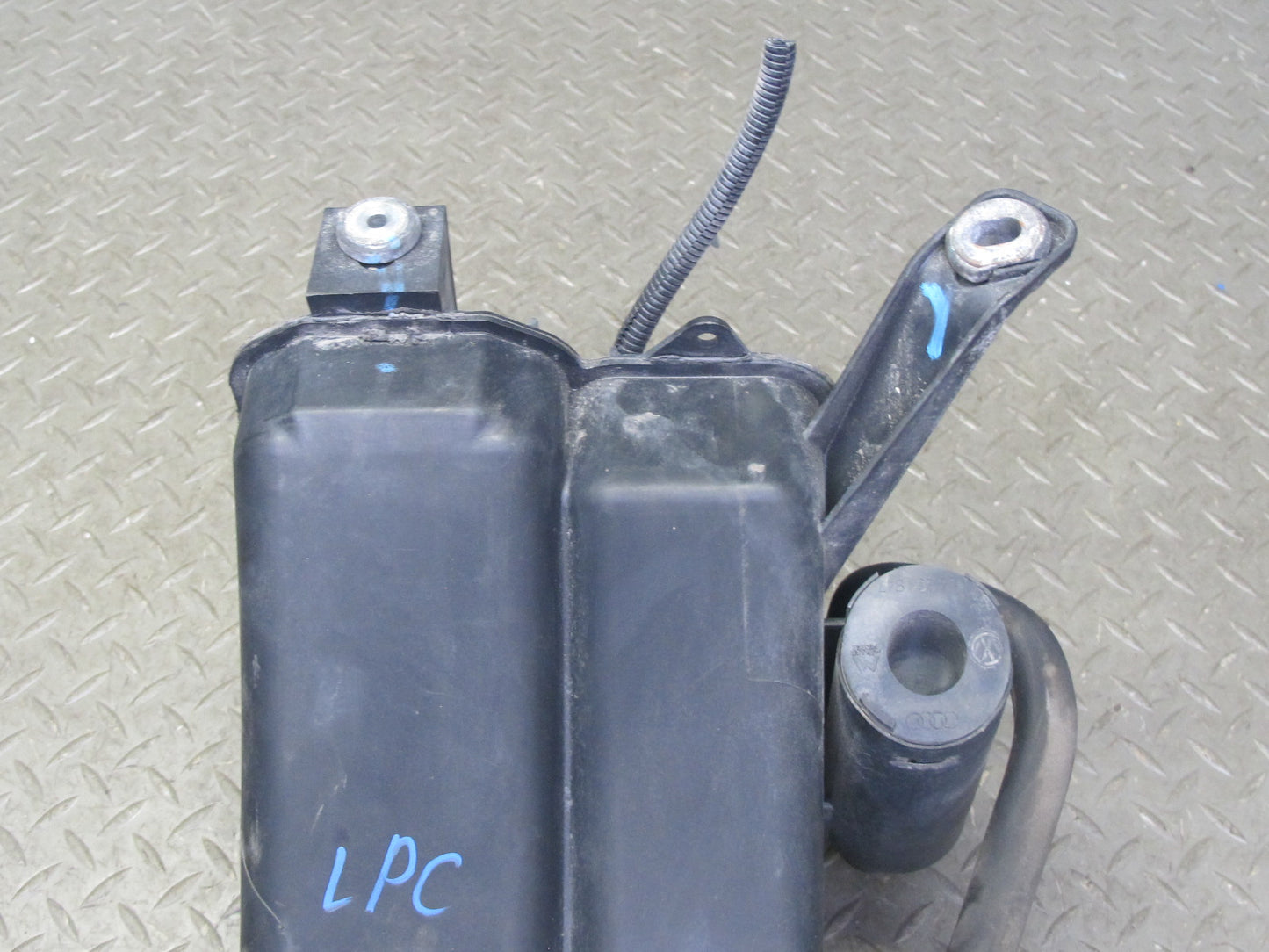 2008-2010 Porsche Cayenne 957 Fuel Emission Vapor Evaporator Charcoal Canister
