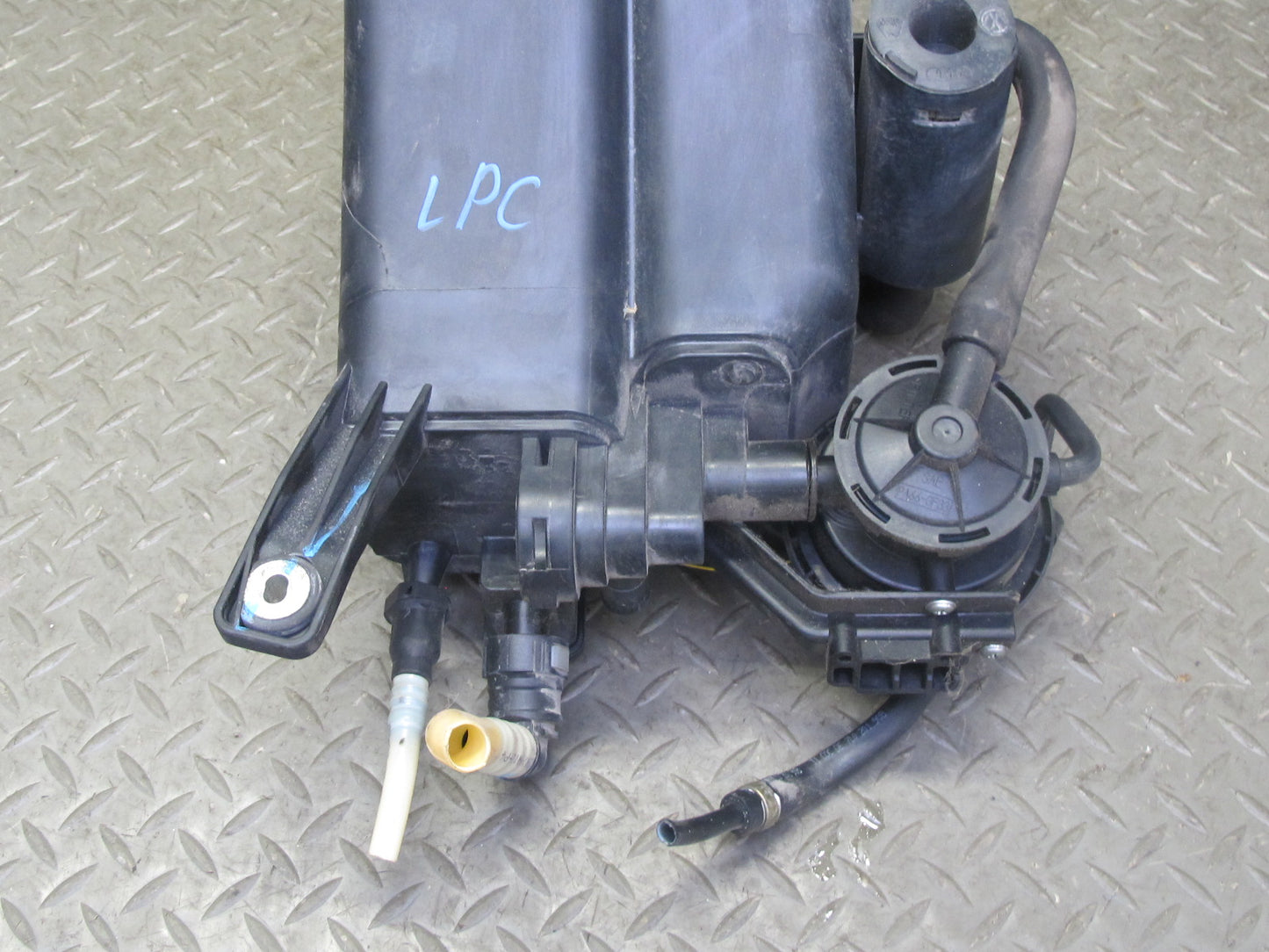 2008-2010 Porsche Cayenne 957 Fuel Emission Vapor Evaporator Charcoal Canister