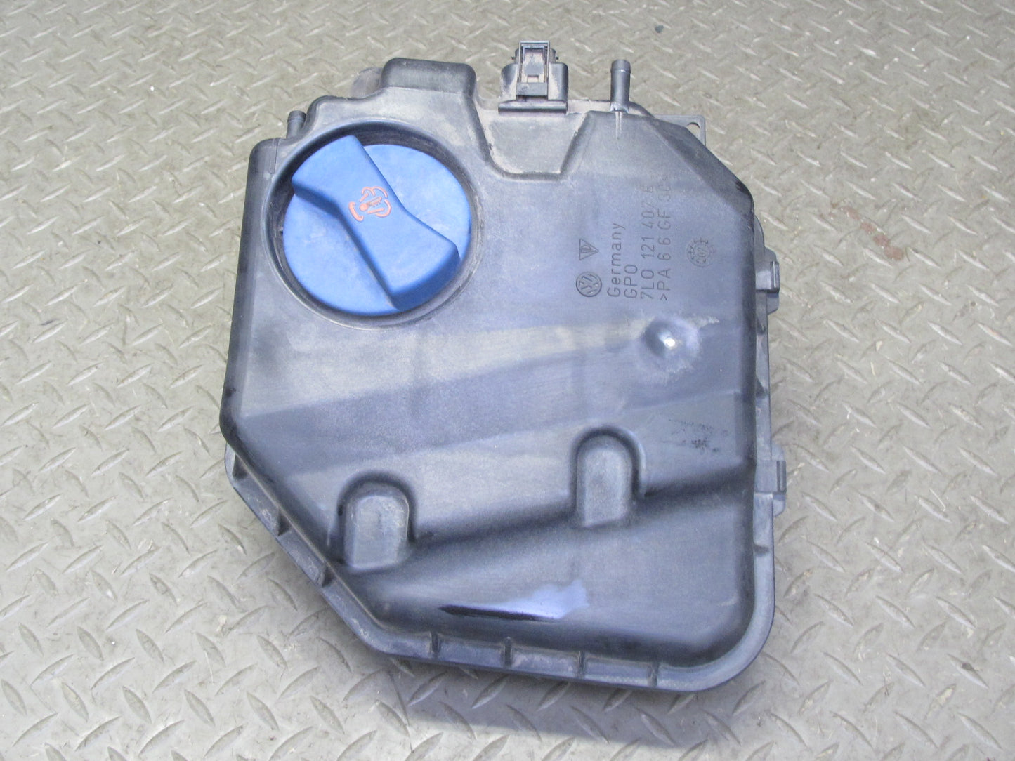 2003-2010 Porsche Cayenne 955 957 Turbo Engine Expansion Overflow Reservoir Tank