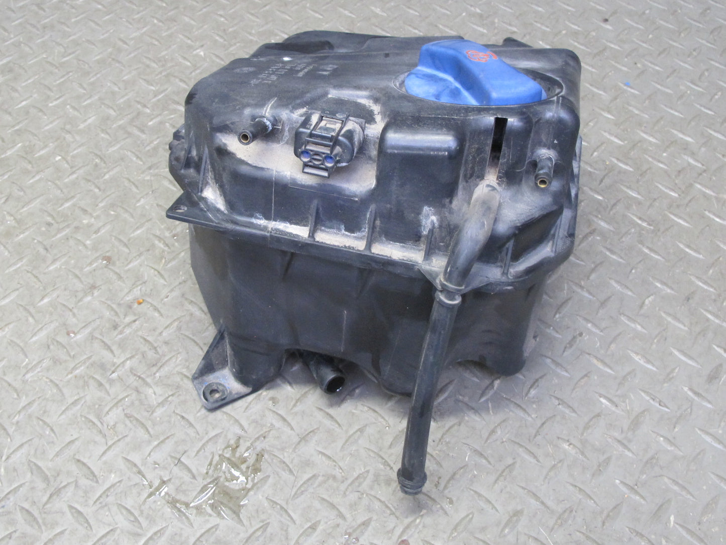 2003-2010 Porsche Cayenne 955 957 Turbo Engine Expansion Overflow Reservoir Tank