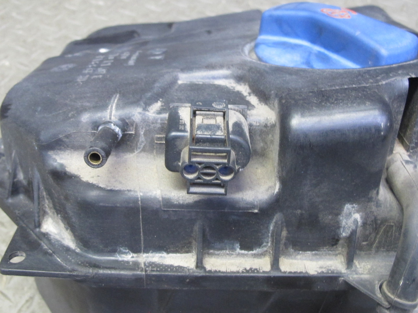 2003-2010 Porsche Cayenne 955 957 Turbo Engine Expansion Overflow Reservoir Tank