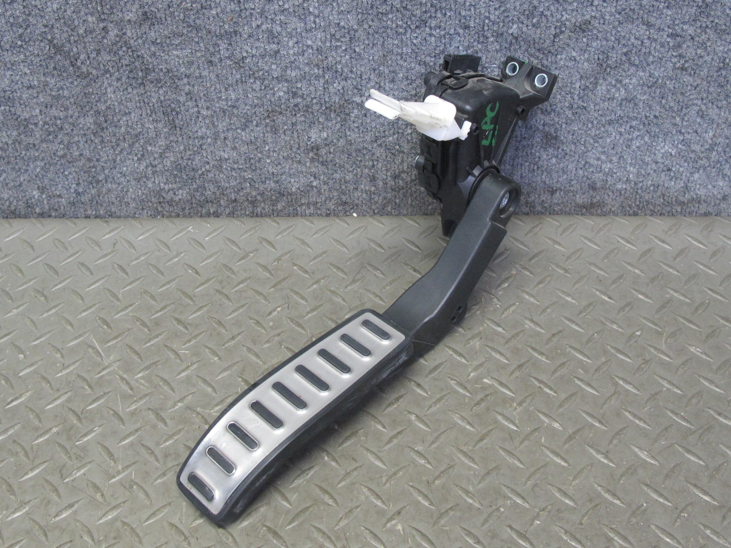 2003-2010 Porsche Cayenne 955 957 Gas Acceleration Pedal 7L0723507D
