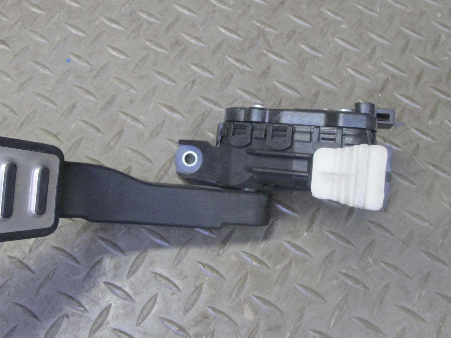 2003-2010 Porsche Cayenne 955 957 Gas Acceleration Pedal 7L0723507D