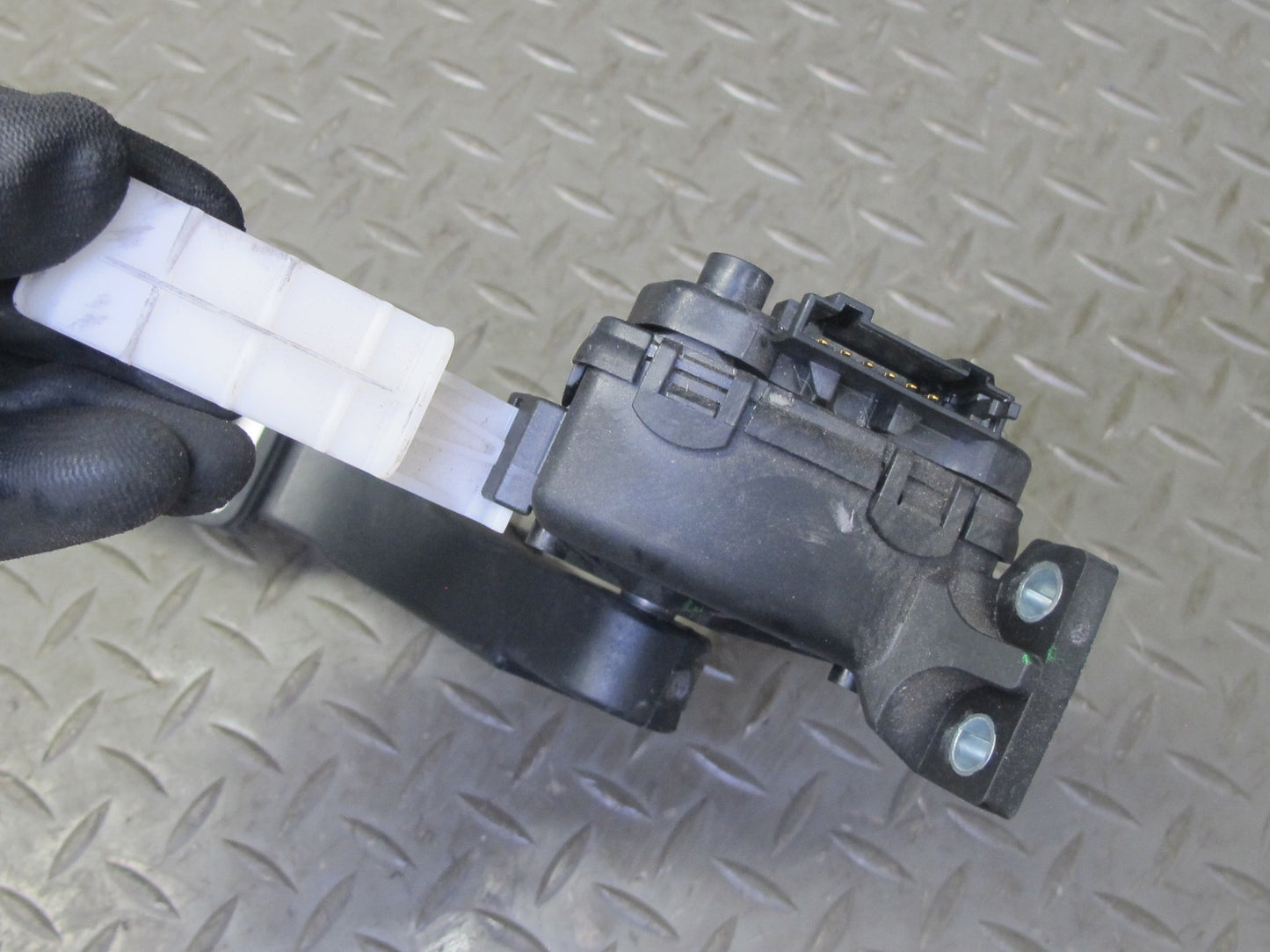 2003-2010 Porsche Cayenne 955 957 Gas Acceleration Pedal 7L0723507D