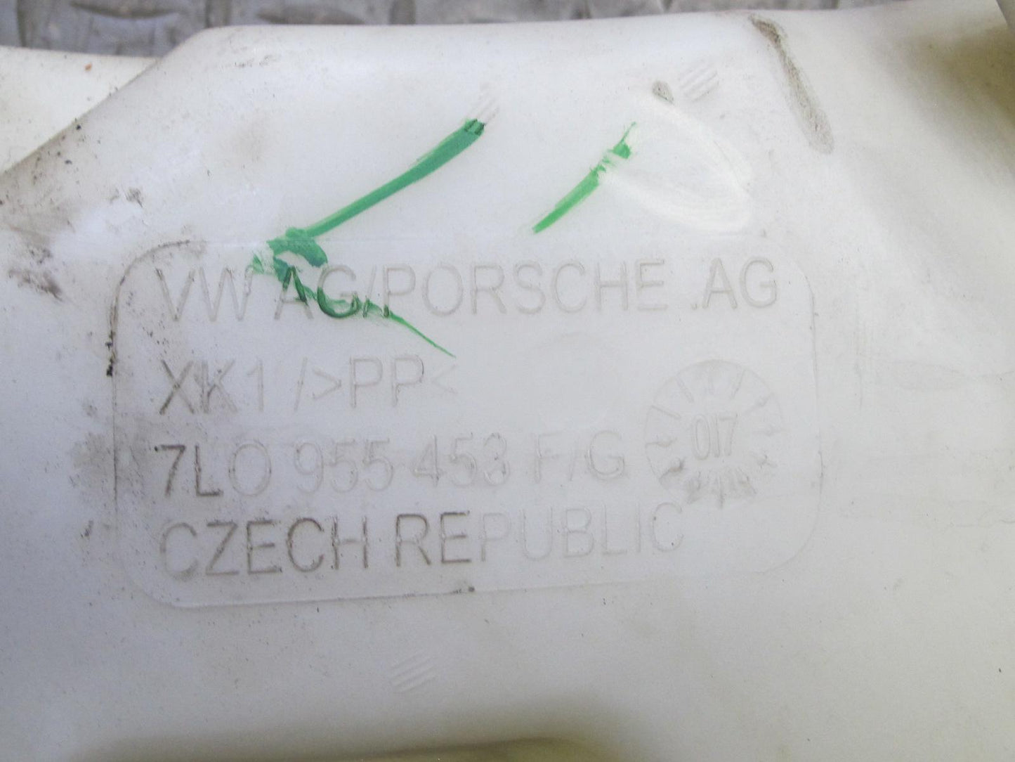 2003-2010 Porsche Cayenne 955 957 Windshield Washer Fluid Reservoir Tank w Pump